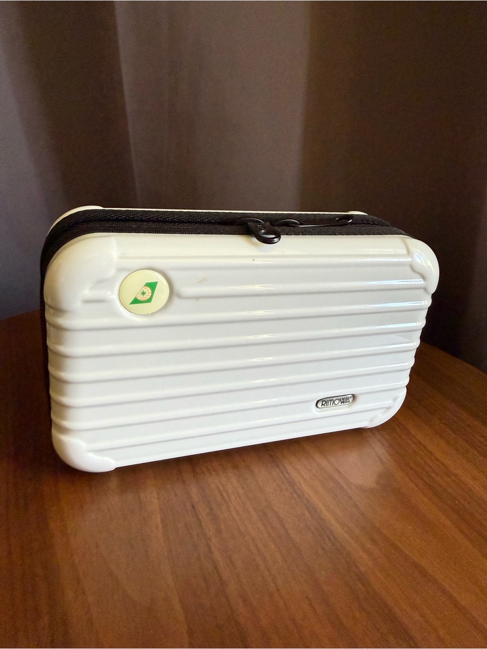 RIMOWA White Hard-Shell Accessory Case with Zip - Picture 2 of 4